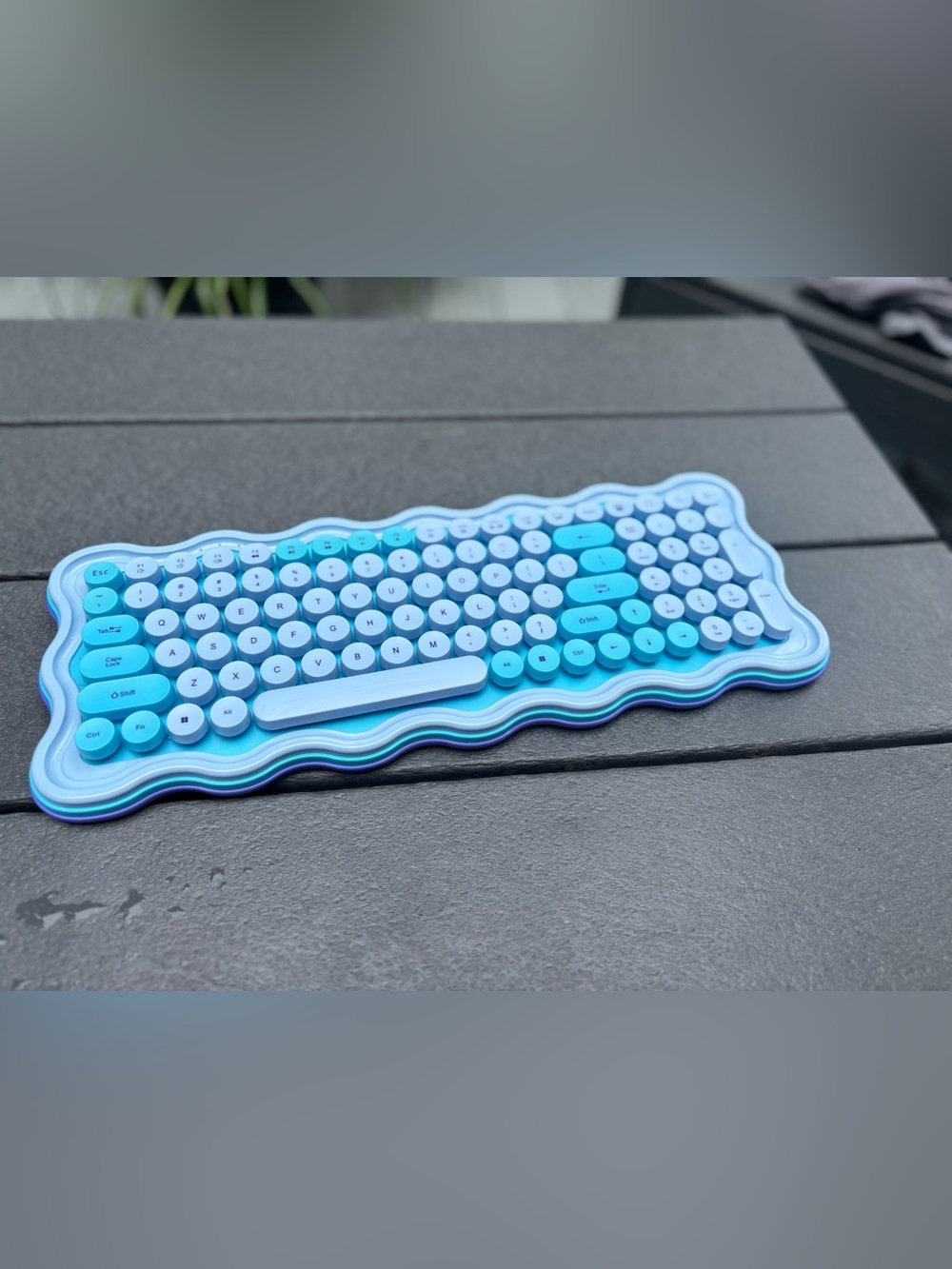 Wireless Retro Round-Key Keyboard in Blue